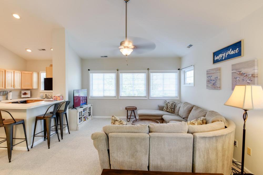 4 Mi to Beach Lewes Townhome with Ping-Pong Table